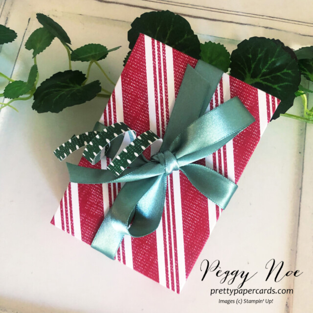 Handmade Gift Card Box made with products from Stampin' Up! and created by Peggy Noe of Pretty Paper Cards #giftcardolder #giftcardbox #handmadebox #stampinup #peggynoe #prettypapercards #stampingup #smallgiftbox #christmasgiftbox
